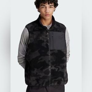 NWT! Trefoil Adidas Originals Black CAMO Fleece Reversible VEST II8157 Size M